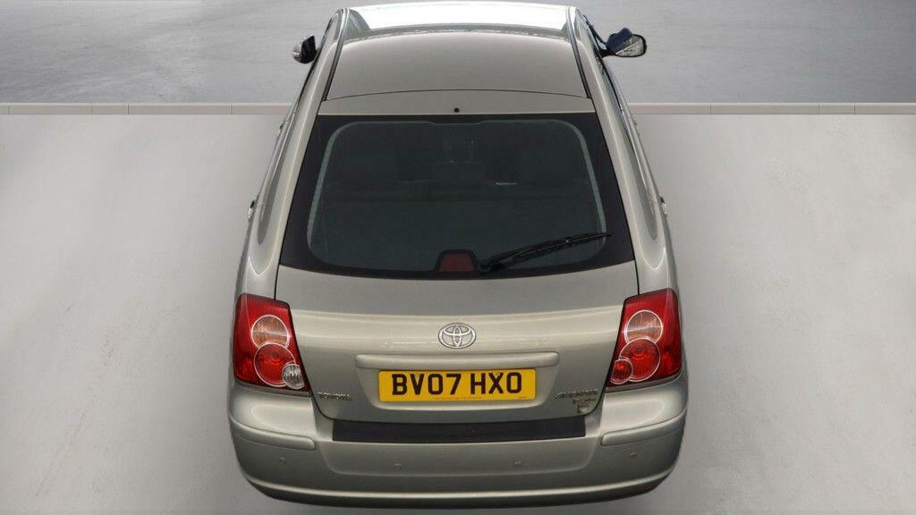 Toyota Avensis D-4d Tr Black #8