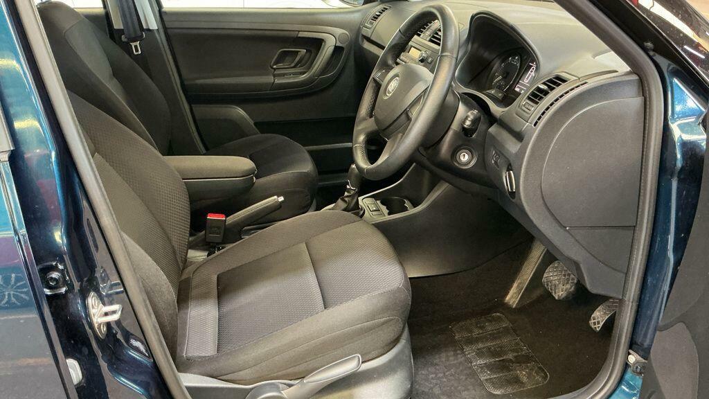 Skoda Fabia 1.6 Tdi Scout Estate Euro 5 105 White #11
