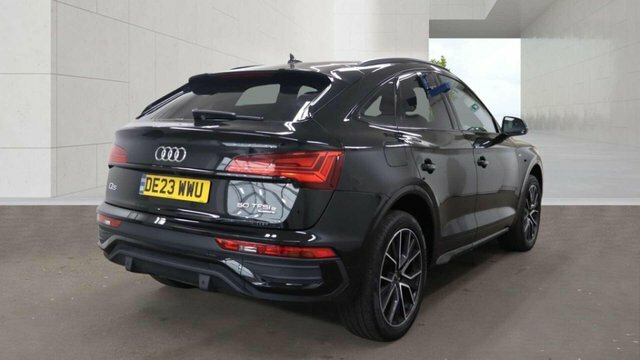 Audi Q5 2023 2.0 Tfsie 50 Edition 1 Sportback P Black #4