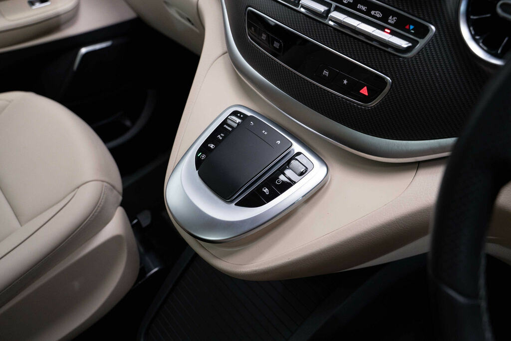 Mercedes-Benz V Class V300 D Amg Line 9G-tronic Extra Long Silver #31