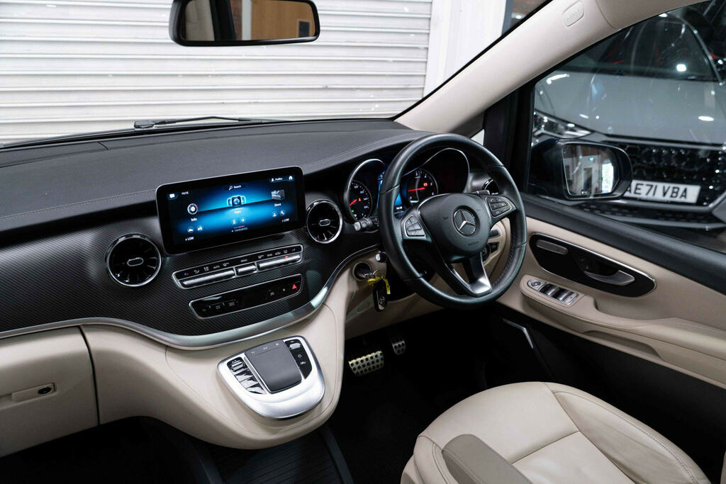 Mercedes-Benz V Class V300 D Amg Line 9G-tronic Extra Long Silver #9