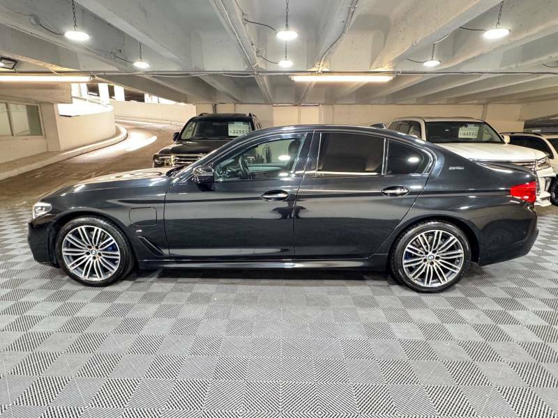 BMW 5 Series 530E M Sport Black #2