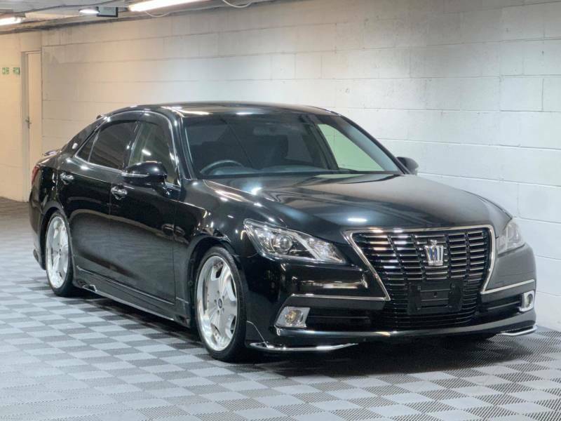 Toyota Crown Hybrid Royal Saloon Black Style 2.5 V6 - 2014 64 Black