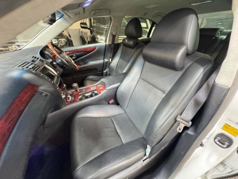 Lexus LS Saloon Brown #10