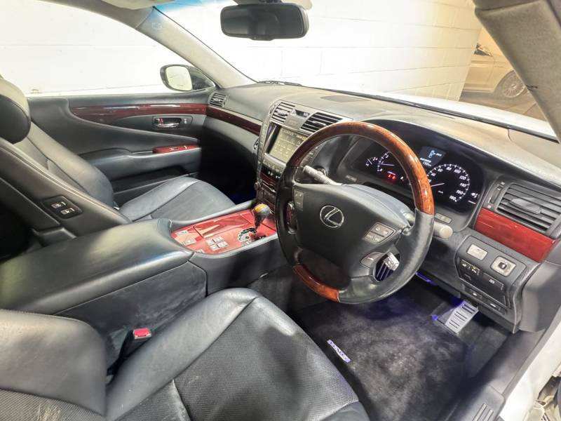 Lexus LS Saloon Brown #9