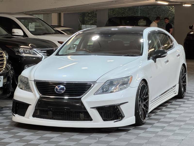 Lexus LS Saloon Brown #7
