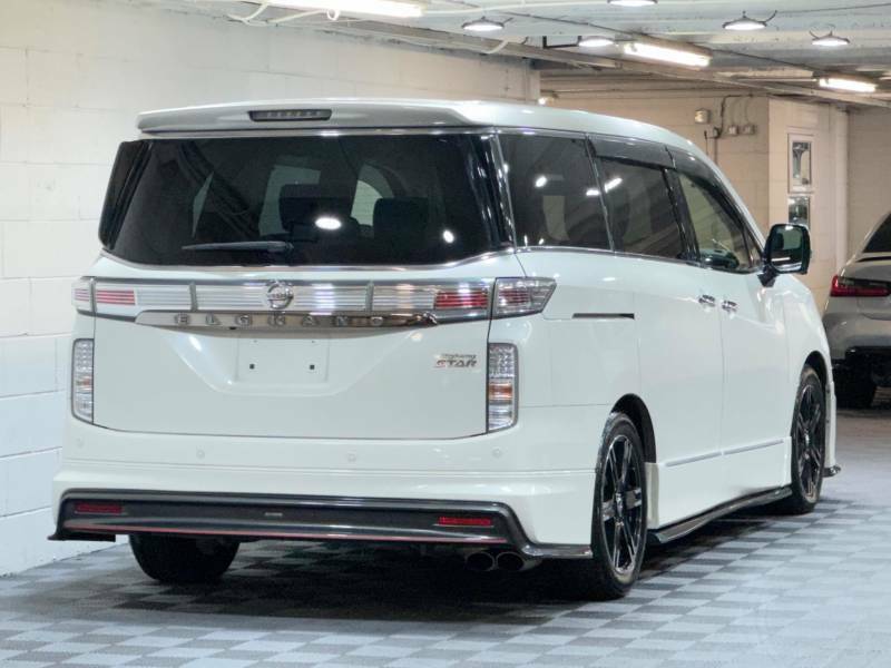 Nissan Elgrand 3.5 V6 4Wd 350 Highway Star Nismo Kit White #4