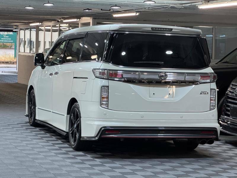 Nissan Elgrand 3.5 V6 4Wd 350 Highway Star Nismo Kit White #3
