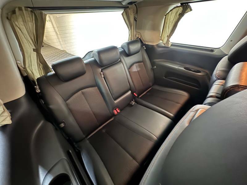 Nissan Elgrand Mpv 2.5 cc 201666 White #13