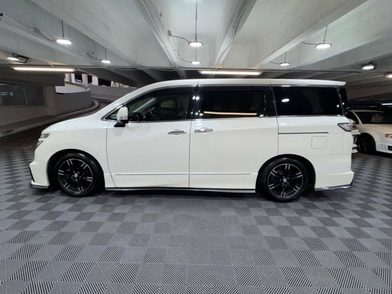 Nissan Elgrand 3.5 V6 4Wd 350 Highway Star Nismo Kit White #2
