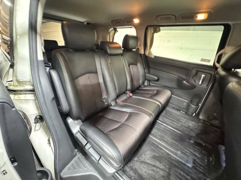Nissan Elgrand Mpv 2.5 cc 201666 White #12