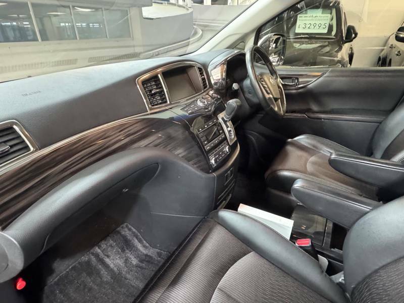 Nissan Elgrand Mpv 2.5 cc 201666 White #11