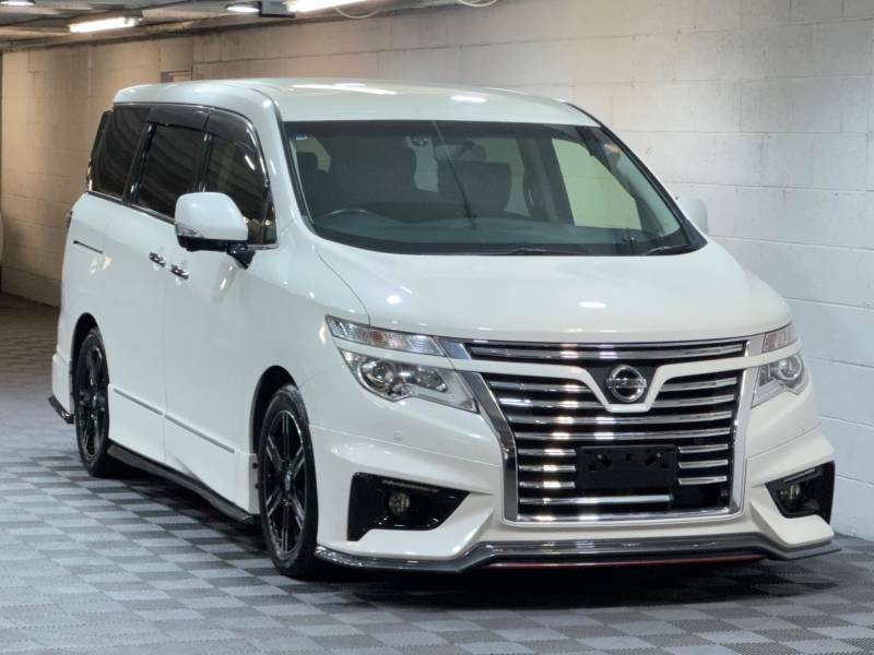 Nissan Elgrand 3.5 V6 4Wd 350 Highway Star Nismo Kit White