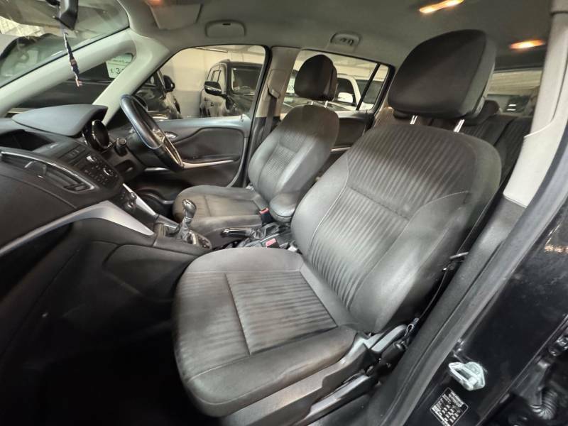 Vauxhall Zafira Tourer Tourer 1.8 16V Exclusiv Euro 5 Silver #9
