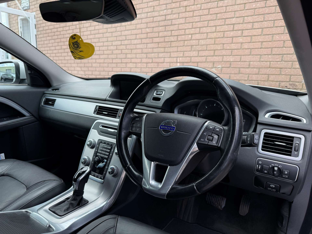 Volvo V70 Se Luxury D4 Silver #3