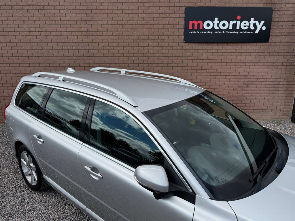 Volvo V70 Se Luxury D4 Silver #5