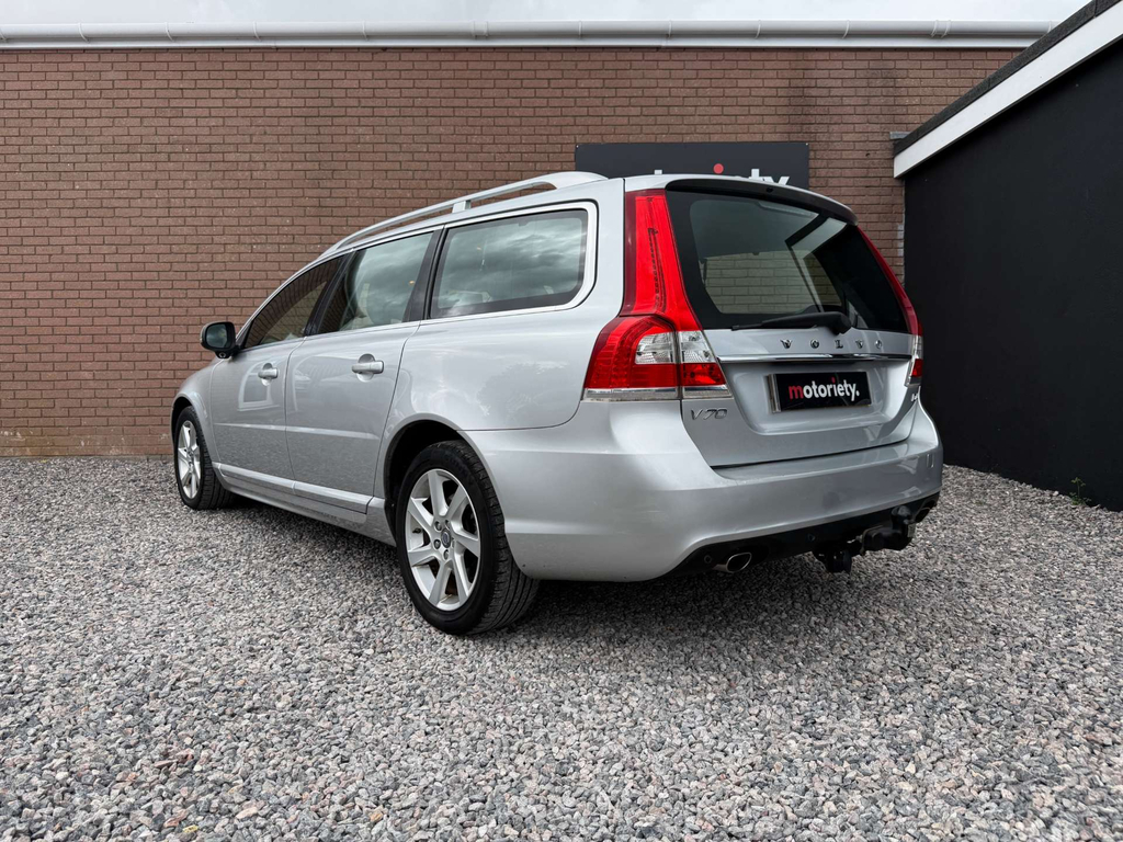 Volvo V70 Se Luxury D4 Silver #2