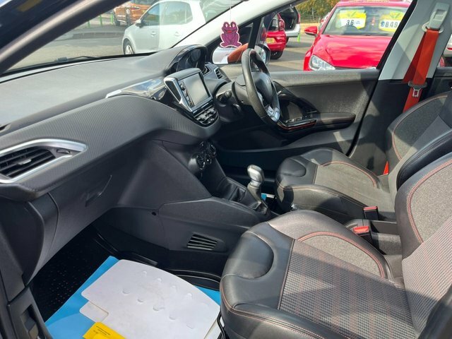 Peugeot 208 Puretech Roland Garros Hatchback Black #3