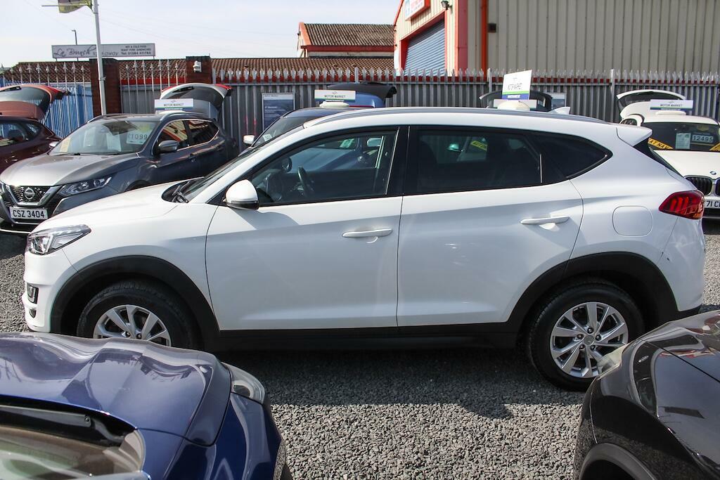 Hyundai Tucson Se Nav White #4