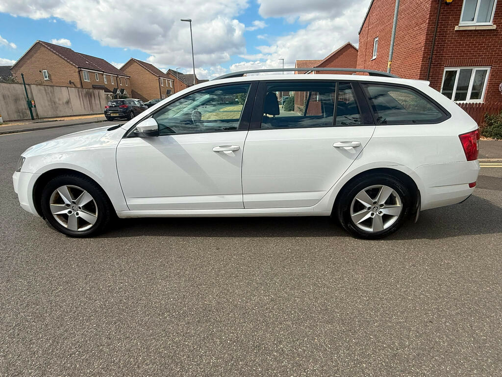 Skoda Octavia 1.6 Tdi Se Estate Euro 5 Ss White #3