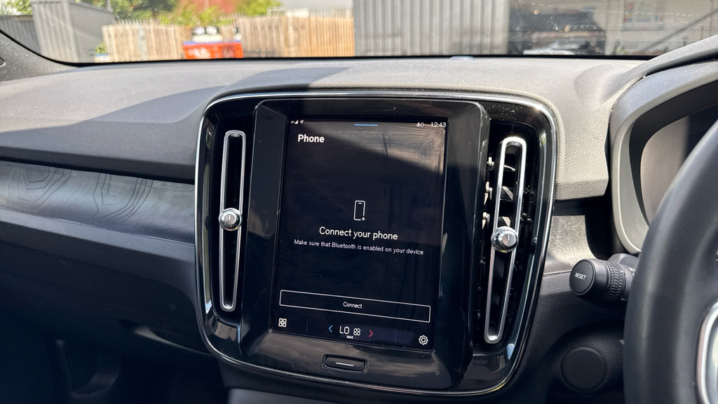 Volvo C40 P8 Recharge Ultimate, Twin Motor, Retractable Tow White #31