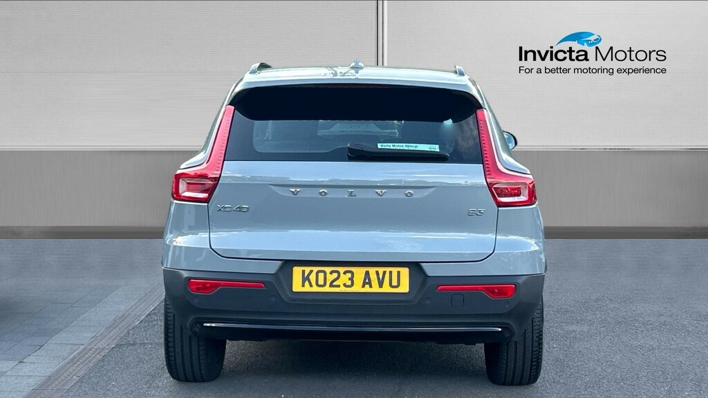 Volvo XC40 B4p Plus Dark Grey #4