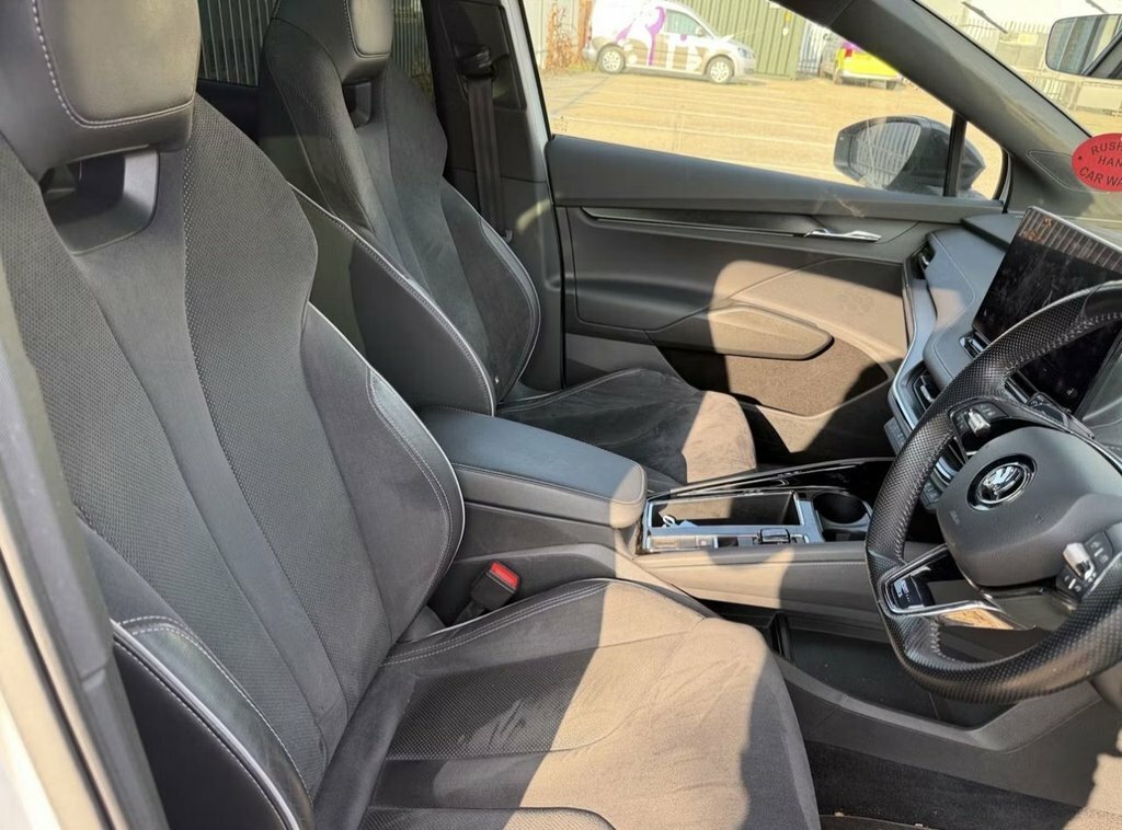 Skoda ENYAQ 80 Sportline White #5
