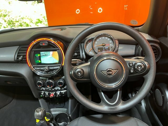 Mini Convertible 1.5 Cooper Classic Convertible E Black #4
