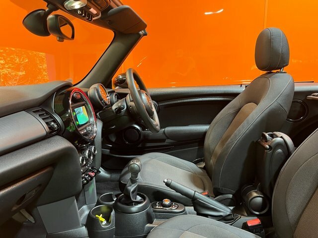 Mini Convertible 1.5 Cooper Classic Convertible E Black #2