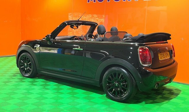 Mini Convertible 1.5 Cooper Classic Convertible E Black