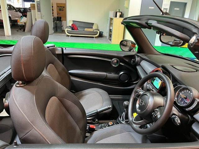 Mini Convertible 1.5 Cooper Classic Convertible E Black #3