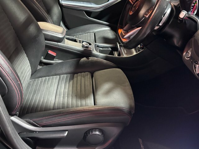 Mercedes-Benz GLA Class 2.1 Gla200d Amg Line Executive Suv 7G Black #6