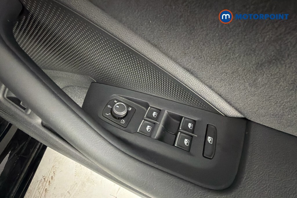 Volkswagen Passat 1.5 Tsi Ehybrid Life Dsg White #26