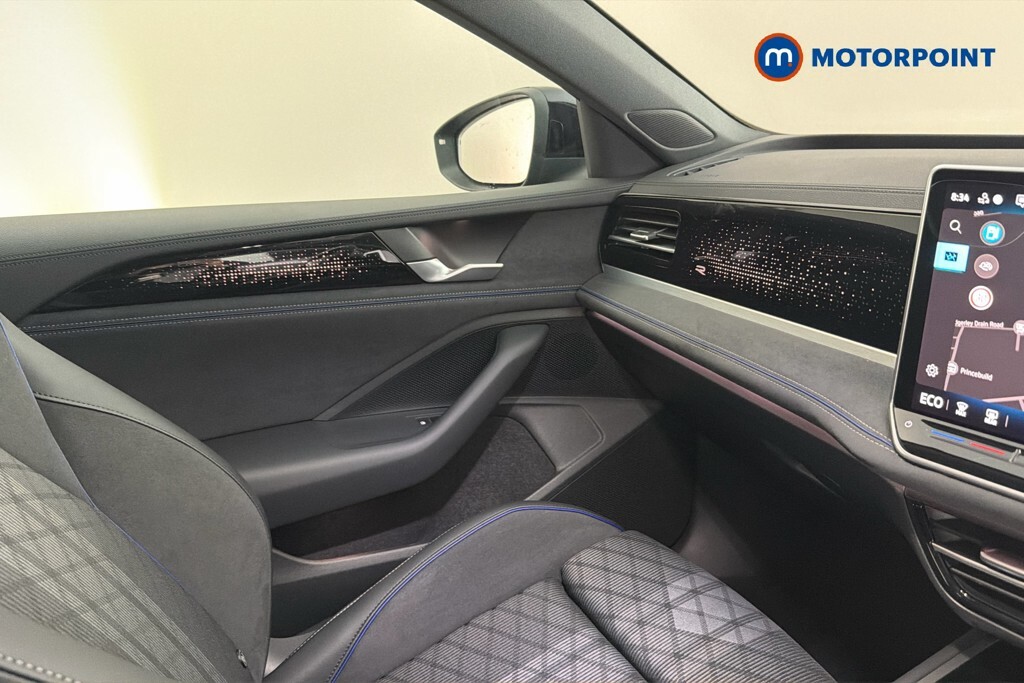 Volkswagen Passat 1.5 Tsi Ehybrid Life Dsg White #19