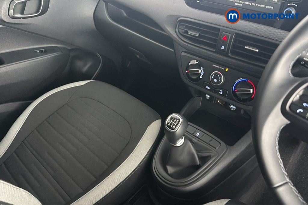 Hyundai I10 I10 1.2 79 Advance Nav Green #19