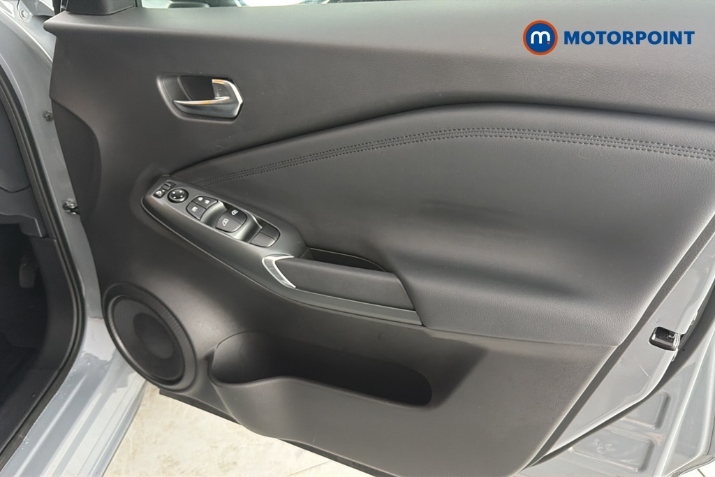 Nissan Juke 1.6 Hybrid N-connecta Revised Black #23