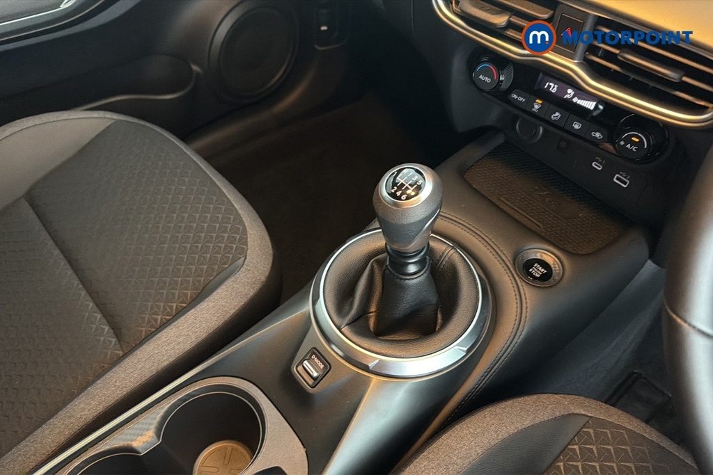 Nissan Juke 1.6 Hybrid N-connecta Revised Black #21