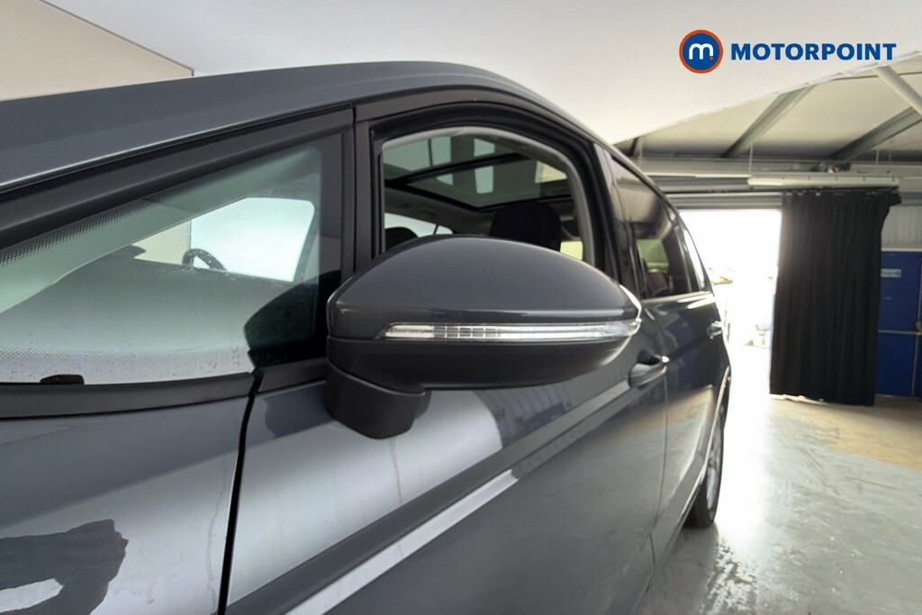 Volkswagen Touran Match Black #43