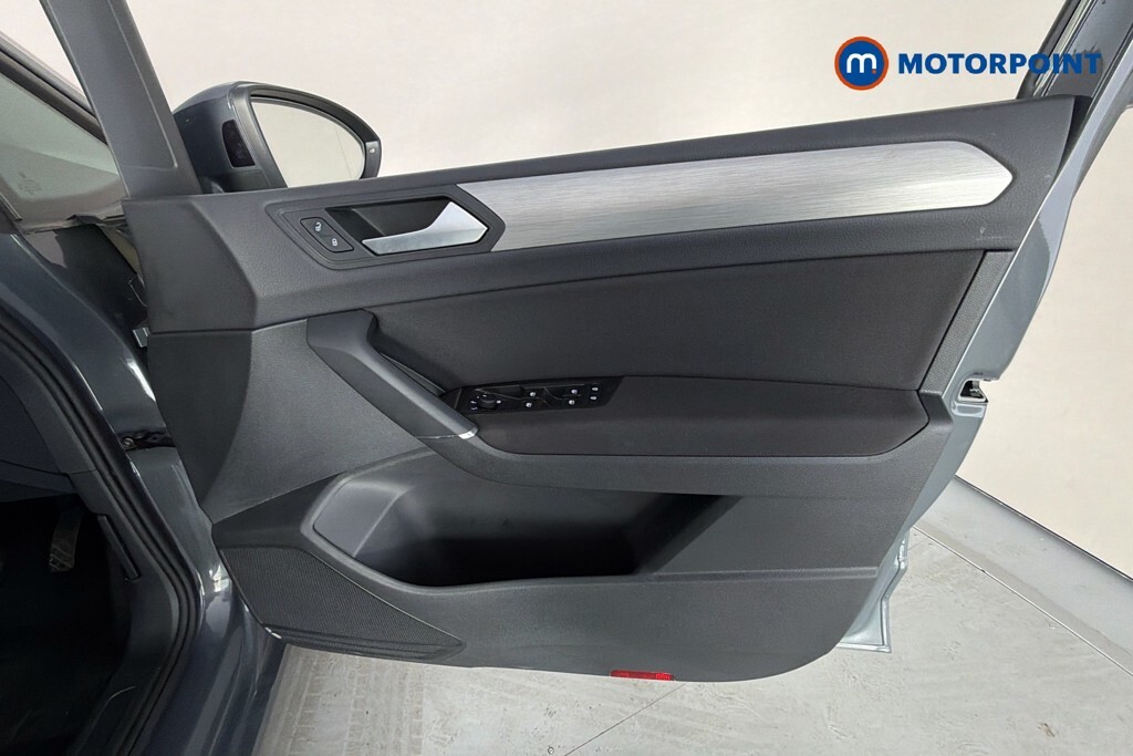 Volkswagen Touran Match Black #27