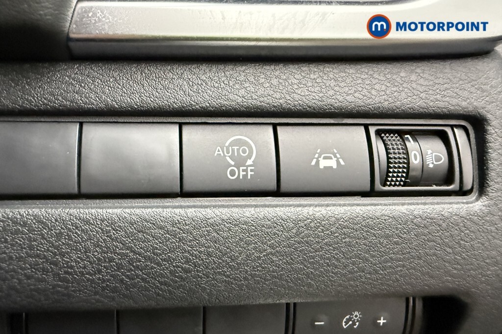 Nissan Qashqai Acenta Premium White #19