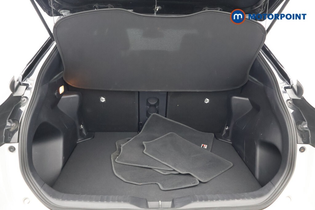 Toyota Yaris Cross Dynamic White #25
