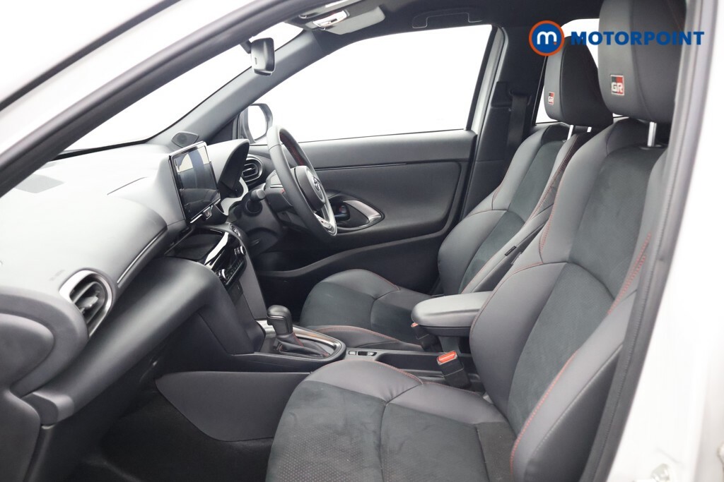 Toyota Yaris Cross Dynamic White #24