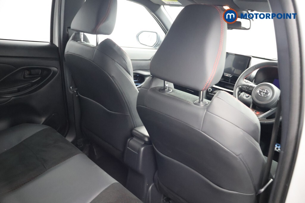 Toyota Yaris Cross Dynamic White #22
