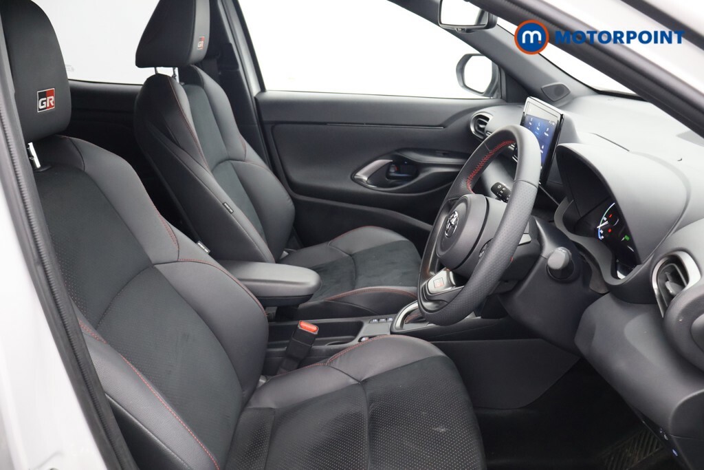 Toyota Yaris Cross Dynamic White #20