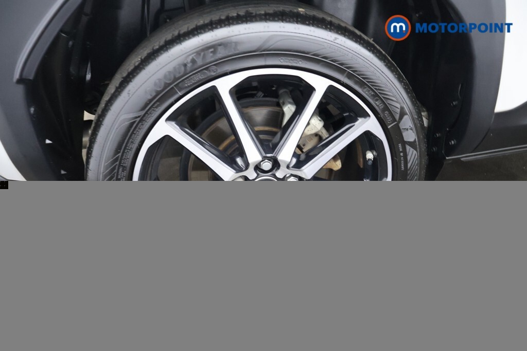 Toyota Yaris Cross Dynamic White #26