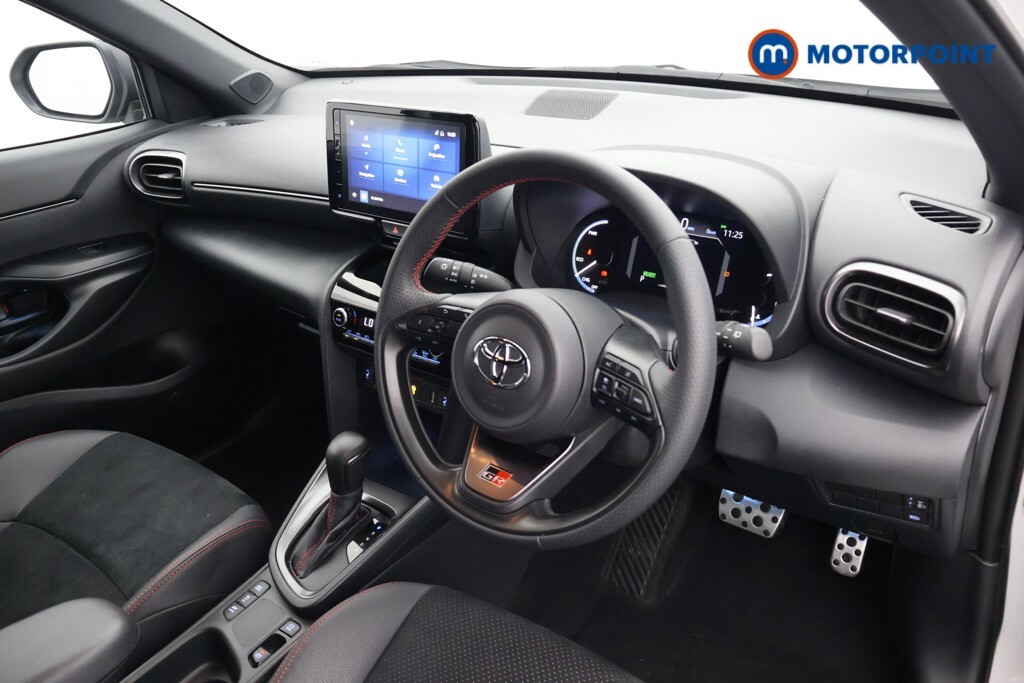 Toyota Yaris Cross Dynamic White #19