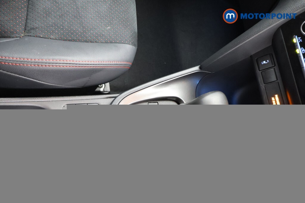 Toyota Yaris Cross Dynamic White #16