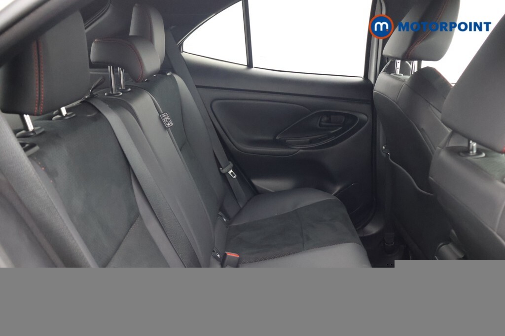 Toyota Yaris Cross Dynamic White #21