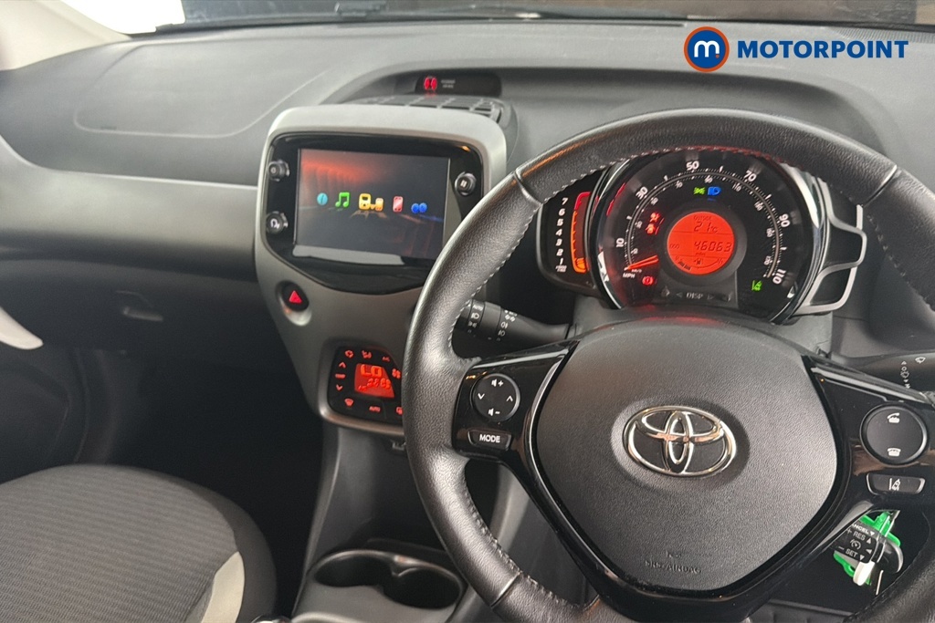 Toyota Aygo Vvt-i X-play Tss White #8