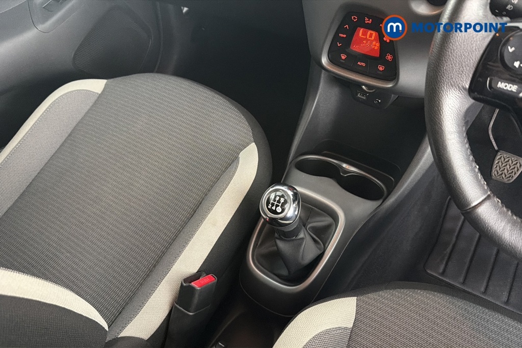 Toyota Aygo Vvt-i X-play Tss White #18